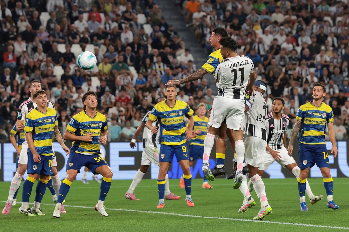 西甲赛程吃紧,皇家马德里关键时刻回应争议,气氛紧张,控场能力受关注(皇家马德里是哪个联赛) 西甲赛程吃紧,皇家马德里关键时刻回应争议,气氛紧张,控场能力受关注(皇家马德里是哪个联赛)